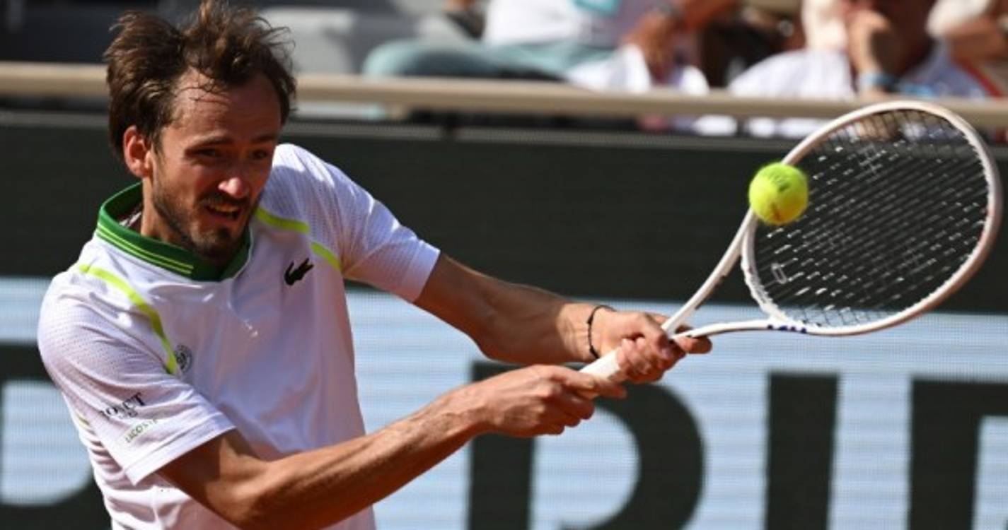 Roland Garros: Medvedev, número dois mundial, eliminado na primeira ronda