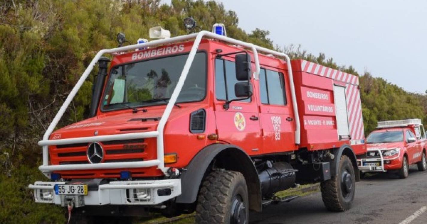 Bombeiros de São Vicente e Porto Moniz combateram incêndio em zona de mato