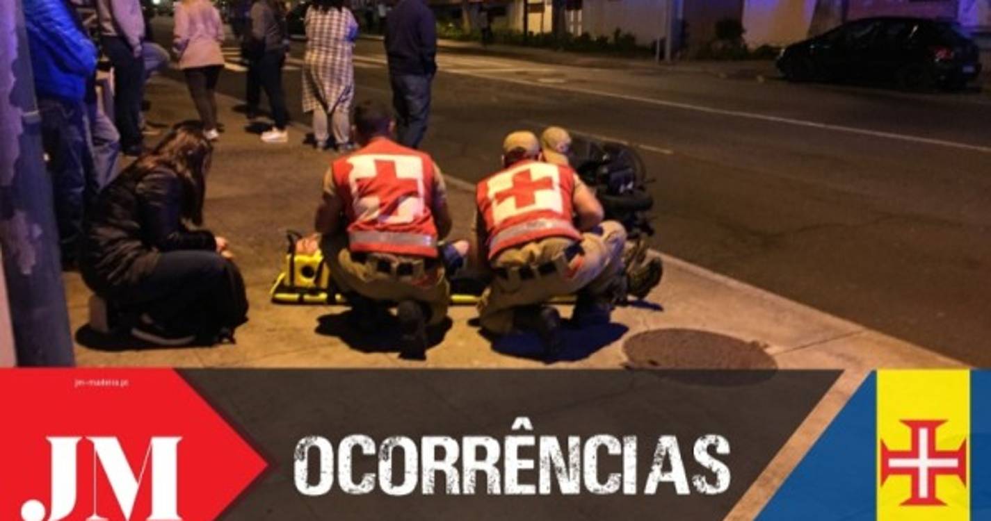 Homem socorrido pela Cruz Vermelha na Rua da Carreira