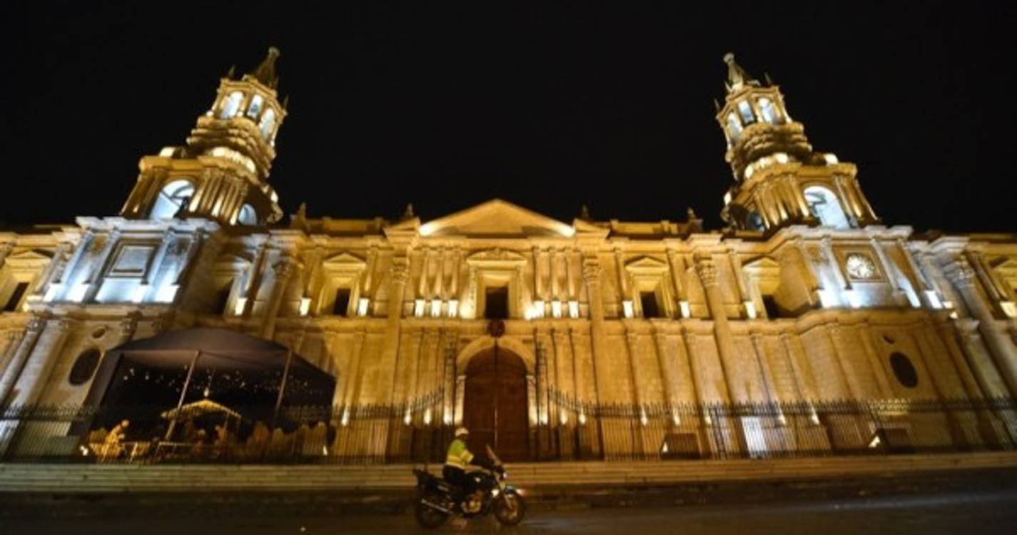 Onze dos 66 portugueses retidos no Peru já regressaram