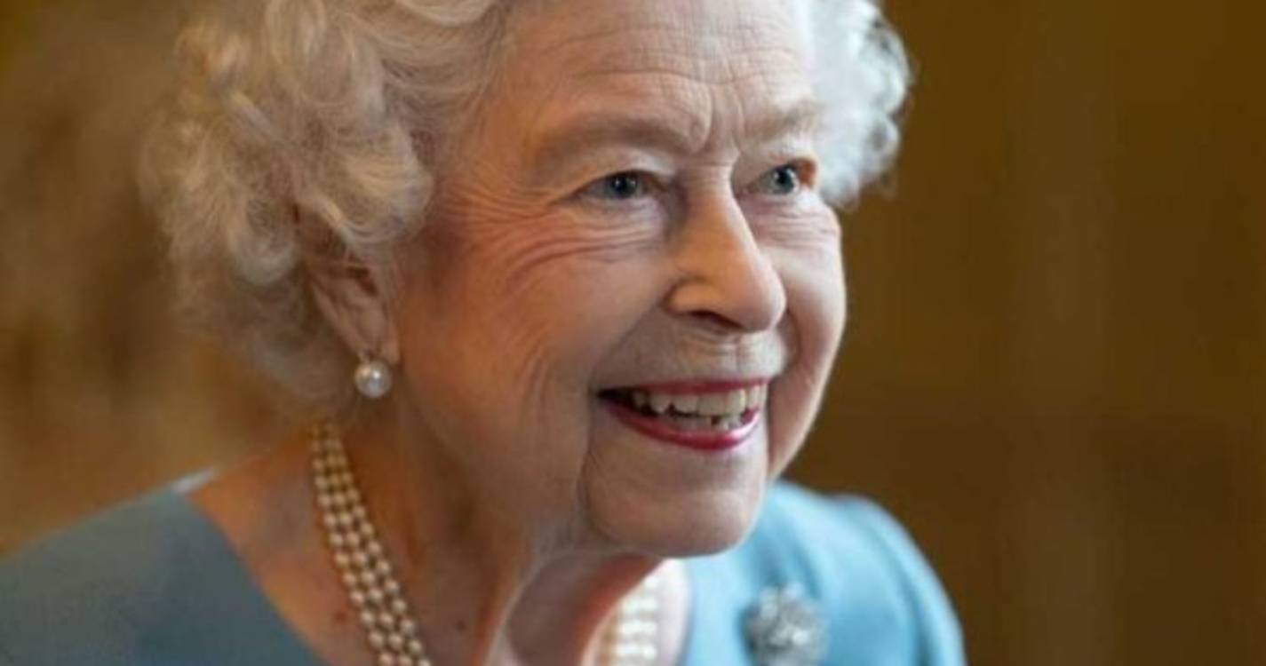 Rainha de Inglaterra está infetada com covid-19