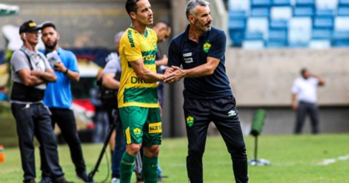 Ivo Vieira estreia-se com goleada no futebol brasileiro