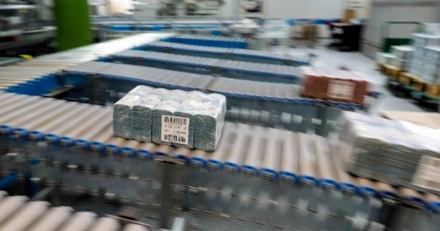 Euro segue no nível mais baixo face ao dólar desde 2002