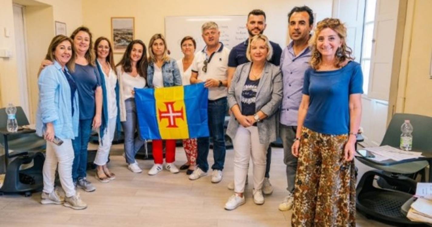 Colaboradores da Direção Regional de Educação participam em curso em Florença