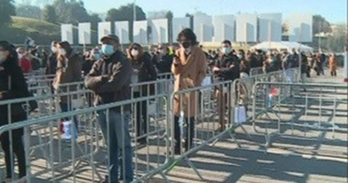 &#34;É vergonhoso&#34;: eleitores em longas filas esperam horas para votar em vários pontos do País (com fotos)