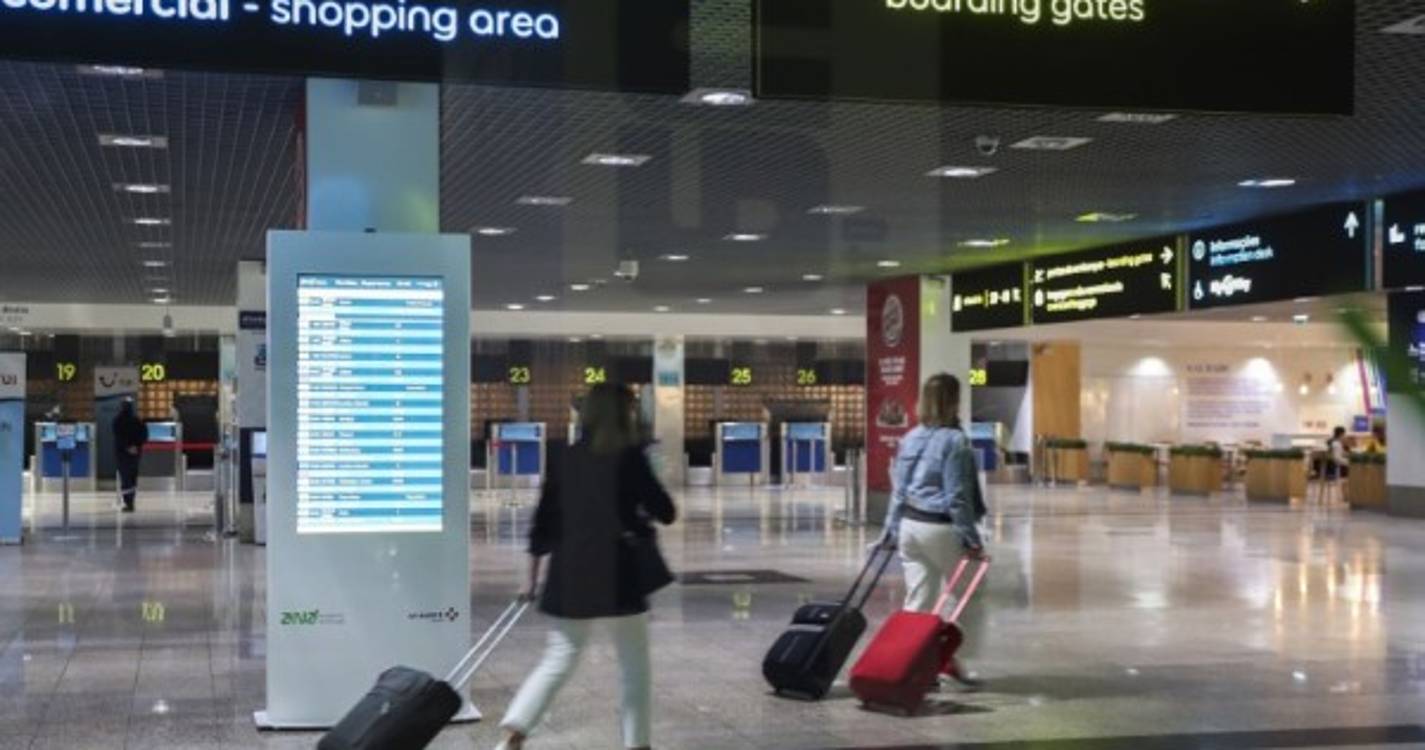 Covid-19: Suspensão dos voos com Portugal é decisão "absurda" do Reino Unido