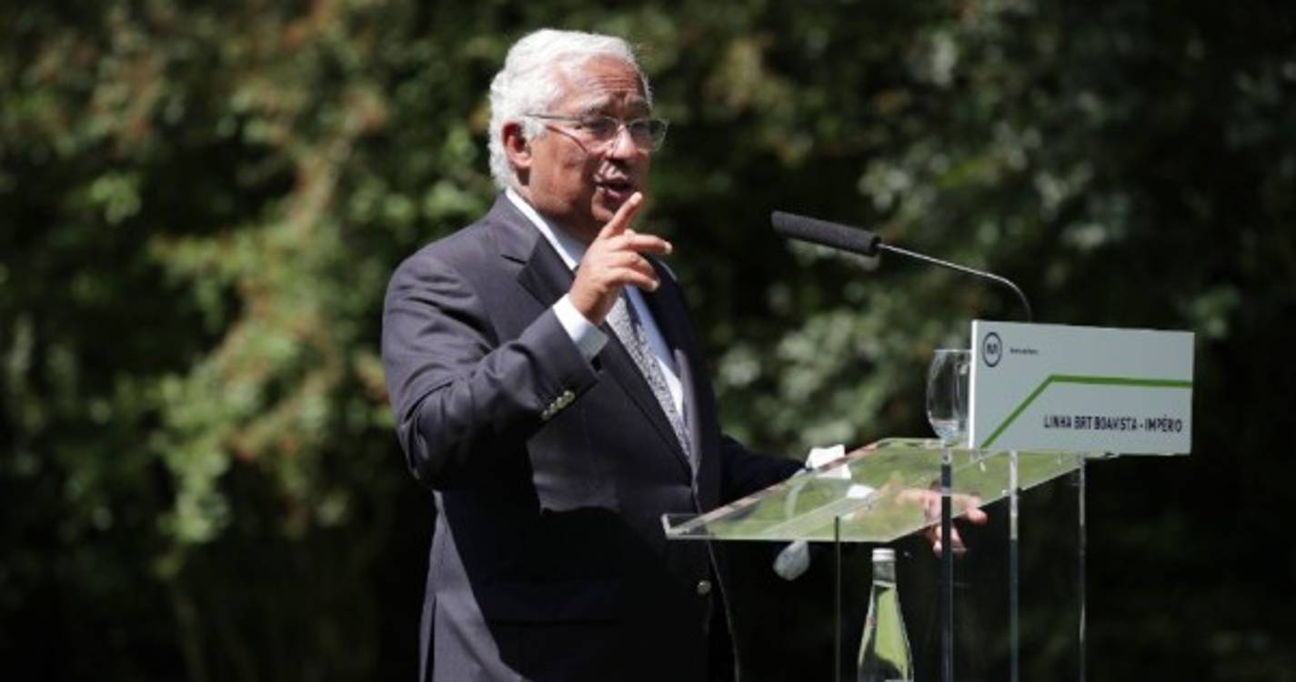 Covid-19: Costa confirma quarta vaga e admite "condições incómodas" na vacinação