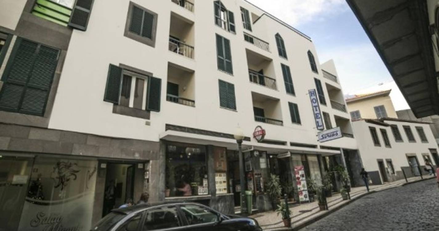 Turista fica ferida ao fugir do hotel para encontro amoroso