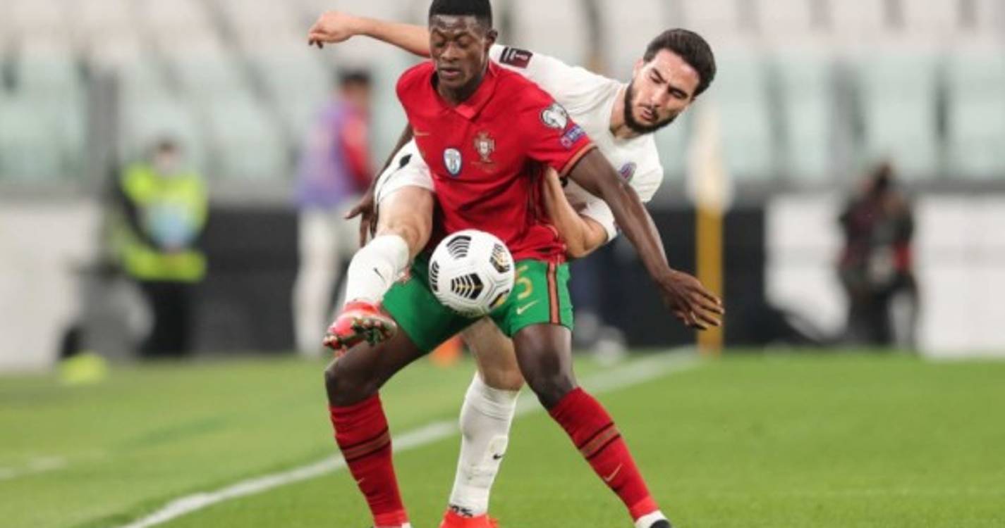 Nuno Mendes falha resto do Mundial por lesão