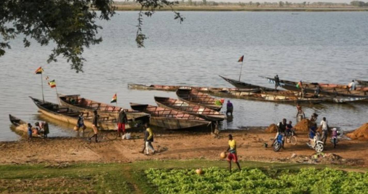 Naufrágio em rio na Nigéria faz 29 mortos havendo ainda 13 desaparecidos