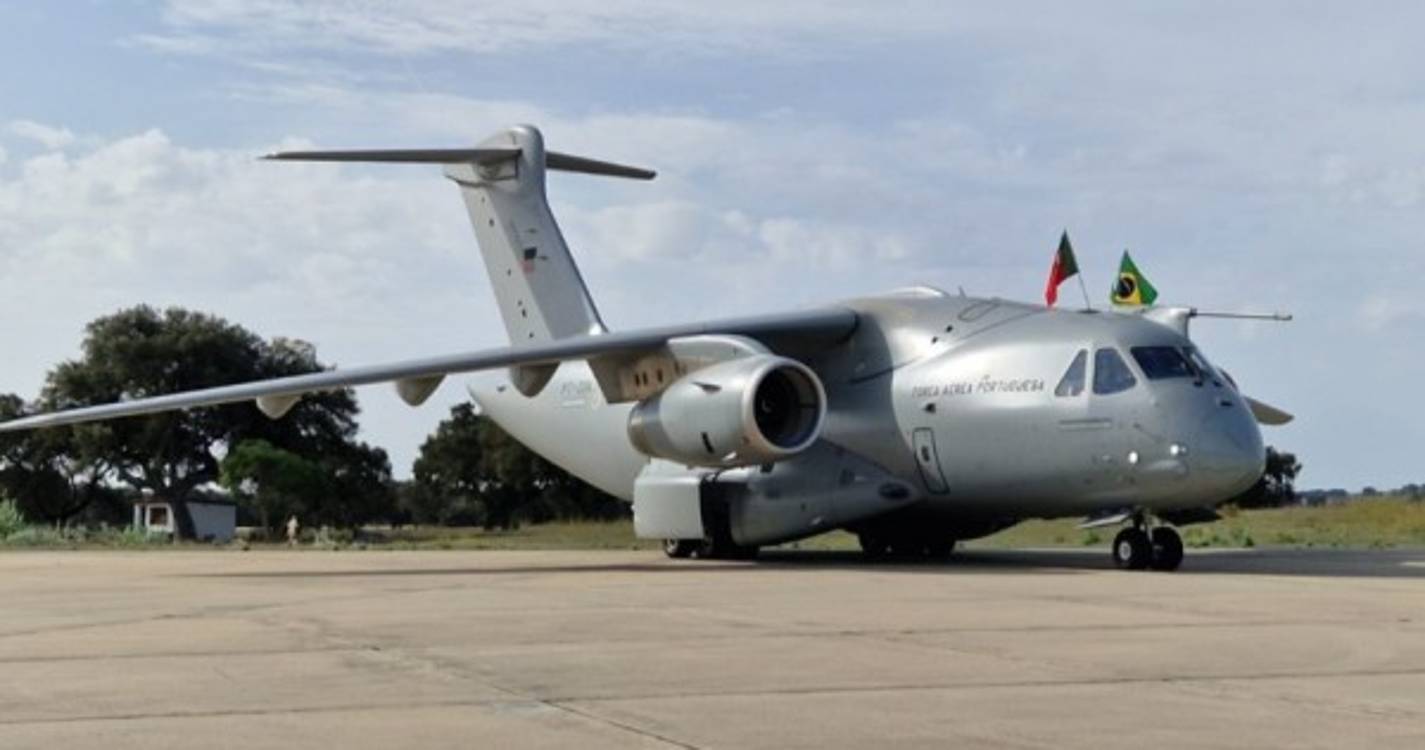 Primeiro avião KC-390 chegou hoje à base aérea de Beja