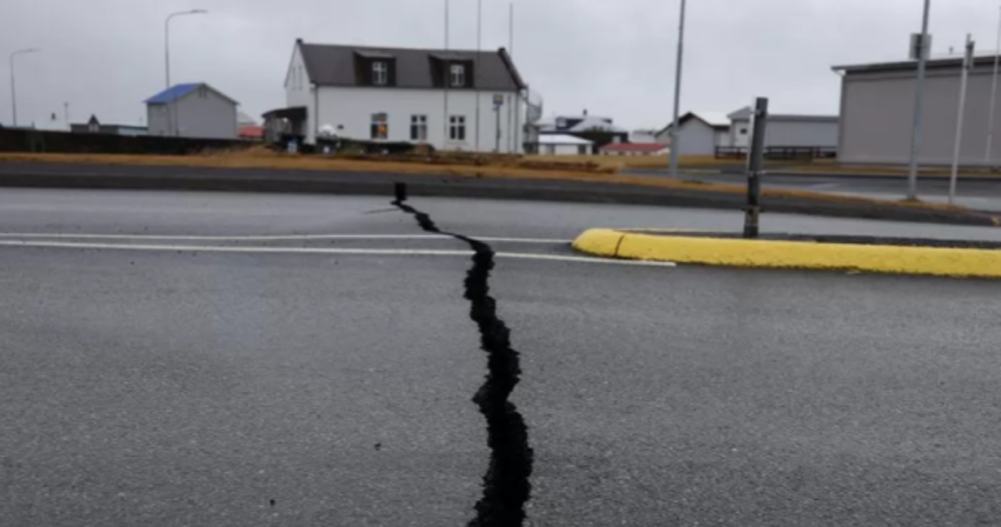 Islândia regista centenas de sismos enquanto vulcão entra em erupção iminente