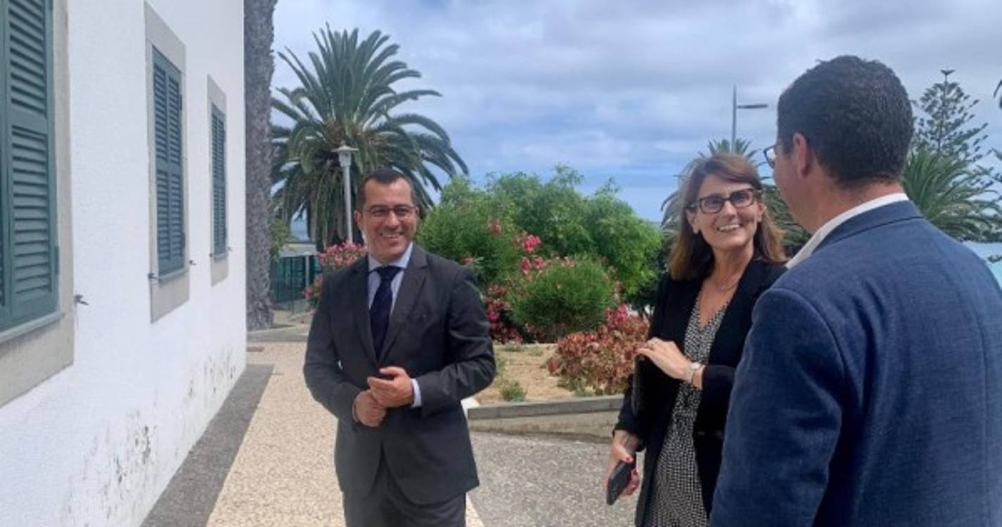 Justiça: Ministra visitou obras no tribunal e contactou com oficiais da Justiça no Porto Santo