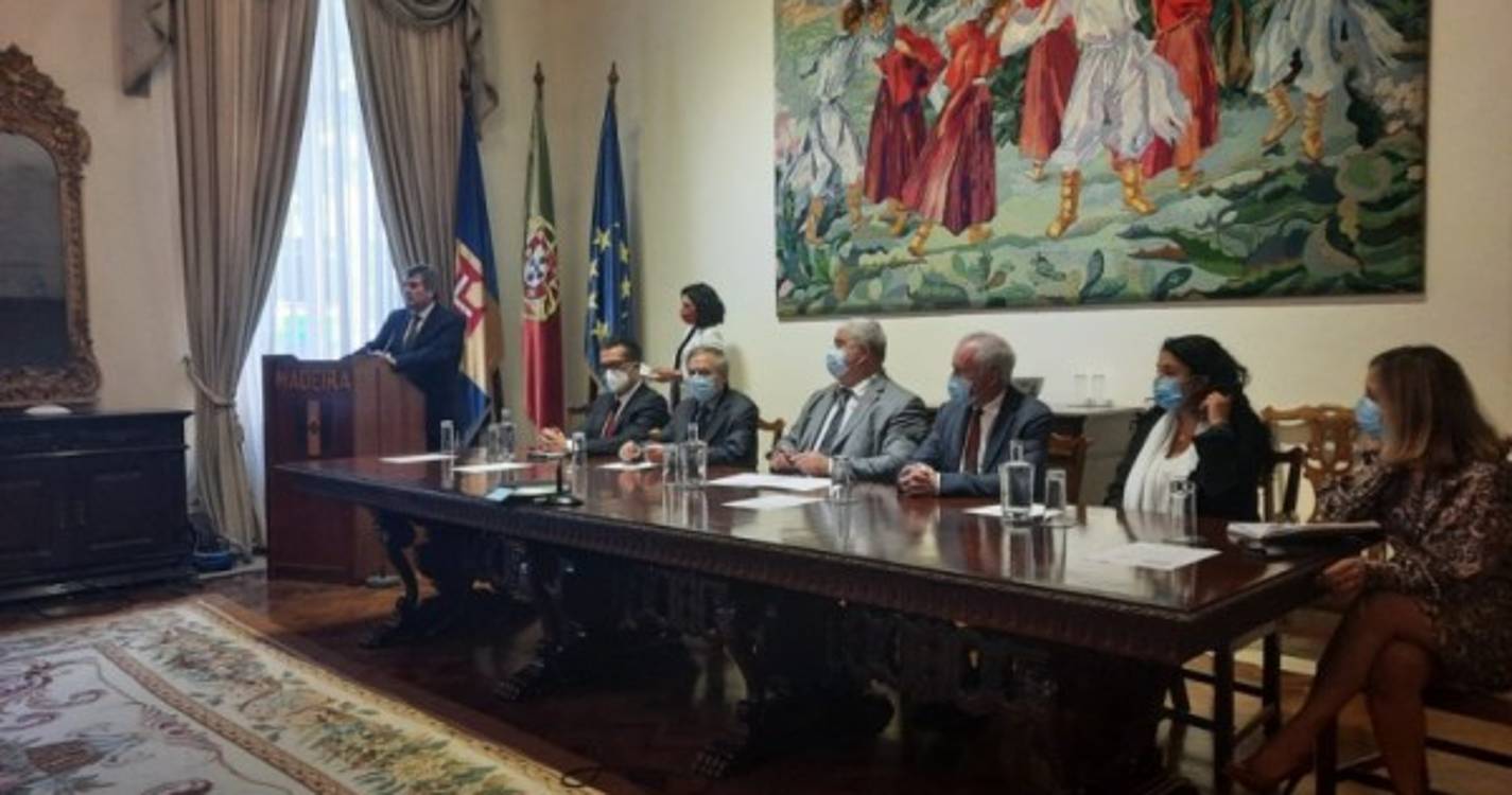 Oito internados com covid-19 na Madeira não foram vacinados