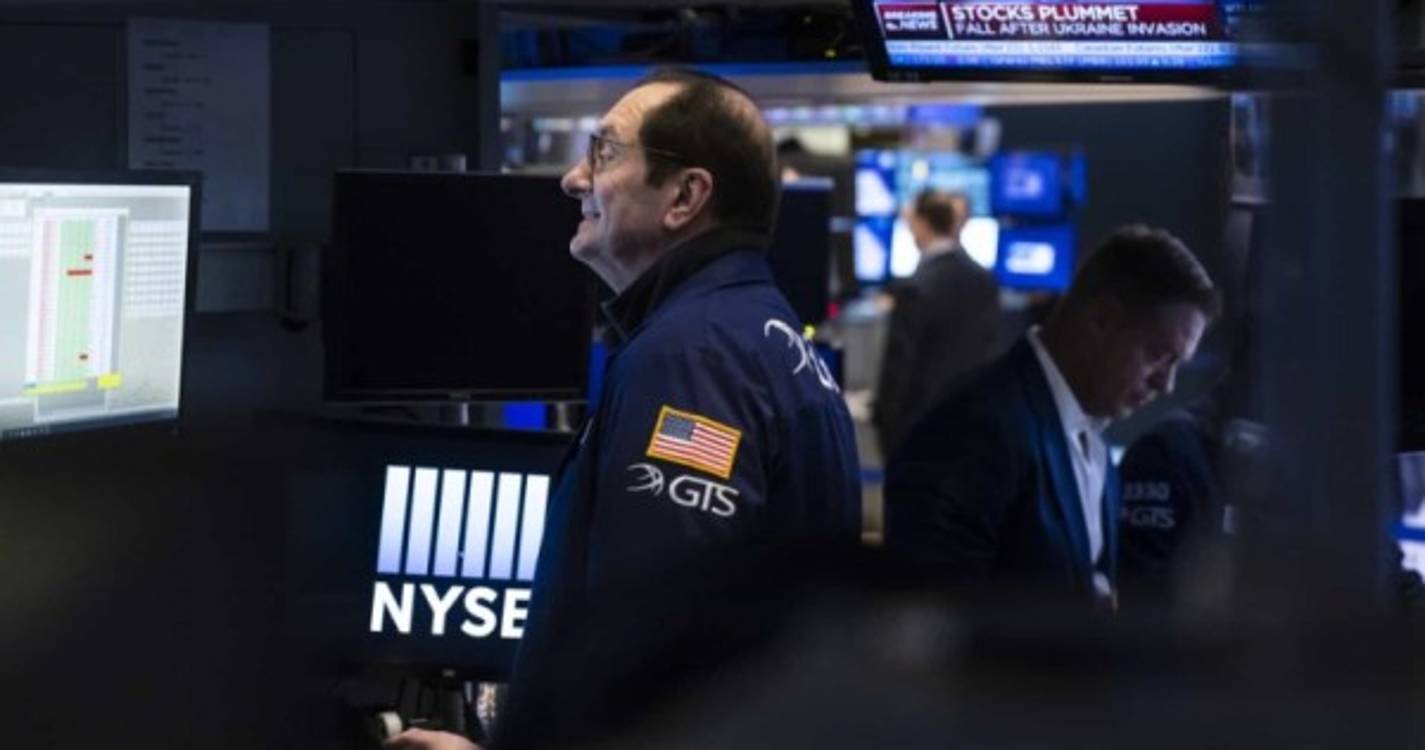 Wall Street recupera no início de sessão enquanto petróleo baixa