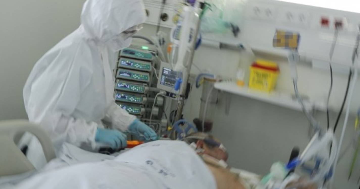 Covid-19: Internamentos e mortalidade com valores estabilizados