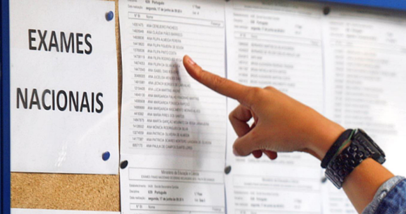 Exames nacionais do secundário vão começar duas semanas mais tarde