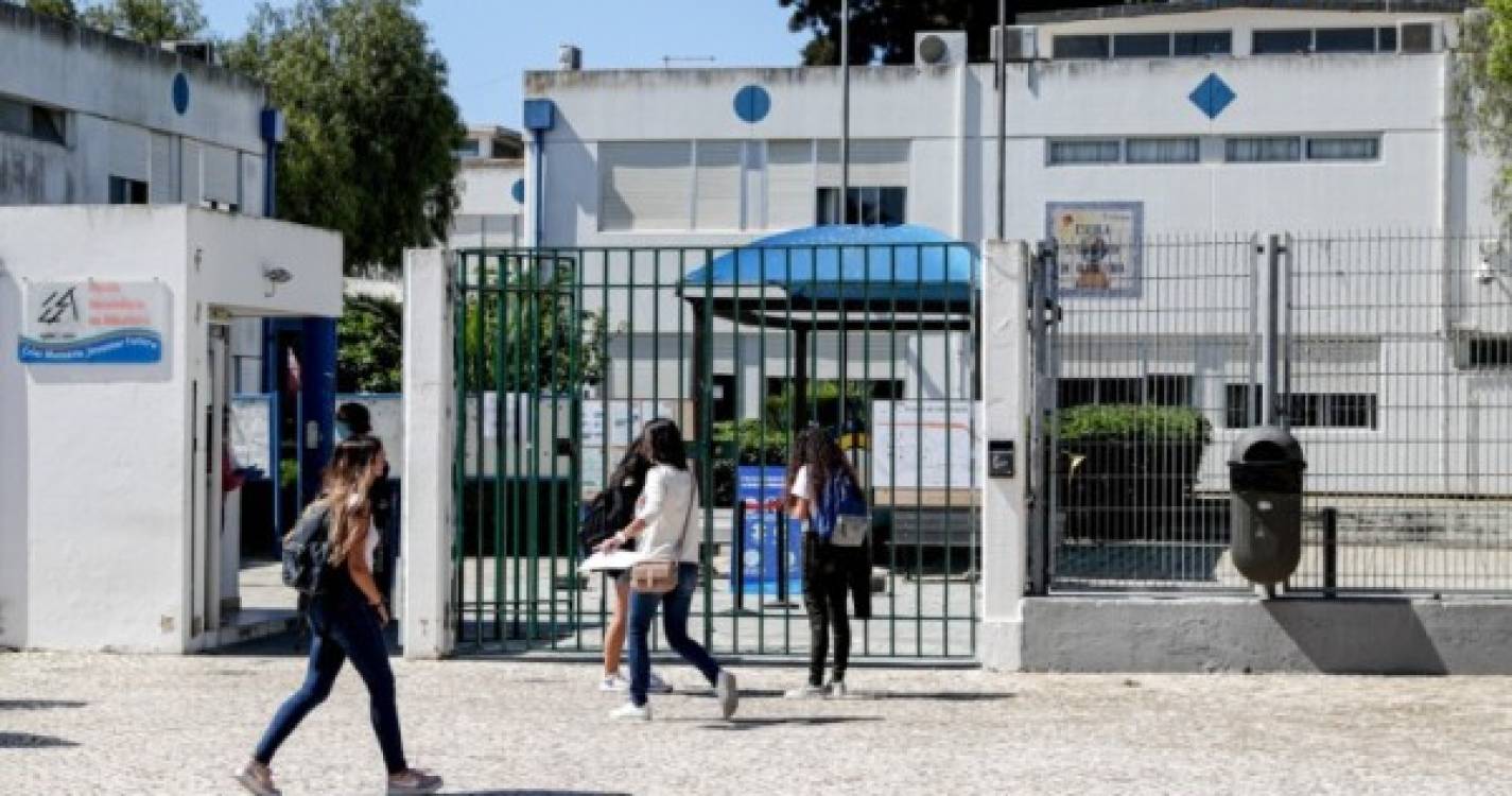 Covid-19: Diretores admitem fecho de escolas devido a aumento de funcionários infetados