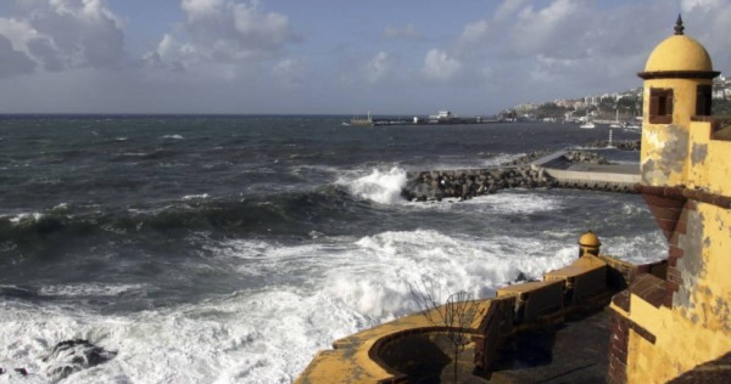 Alerta: Capitania do Porto do Funchal emite aviso de vento e agitação marítima forte