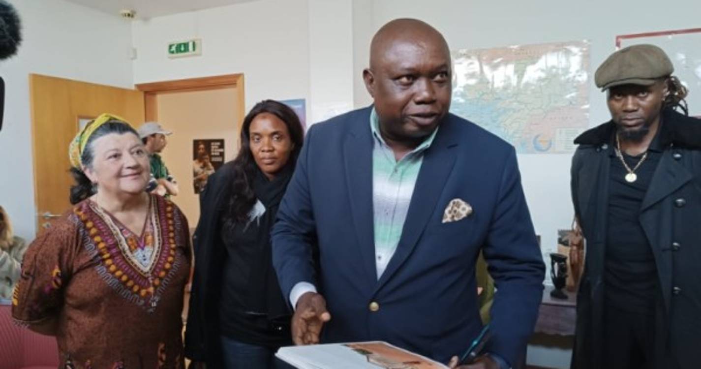 Comitiva da Guiné Bissau procura promover geminações e parcerias empresariais