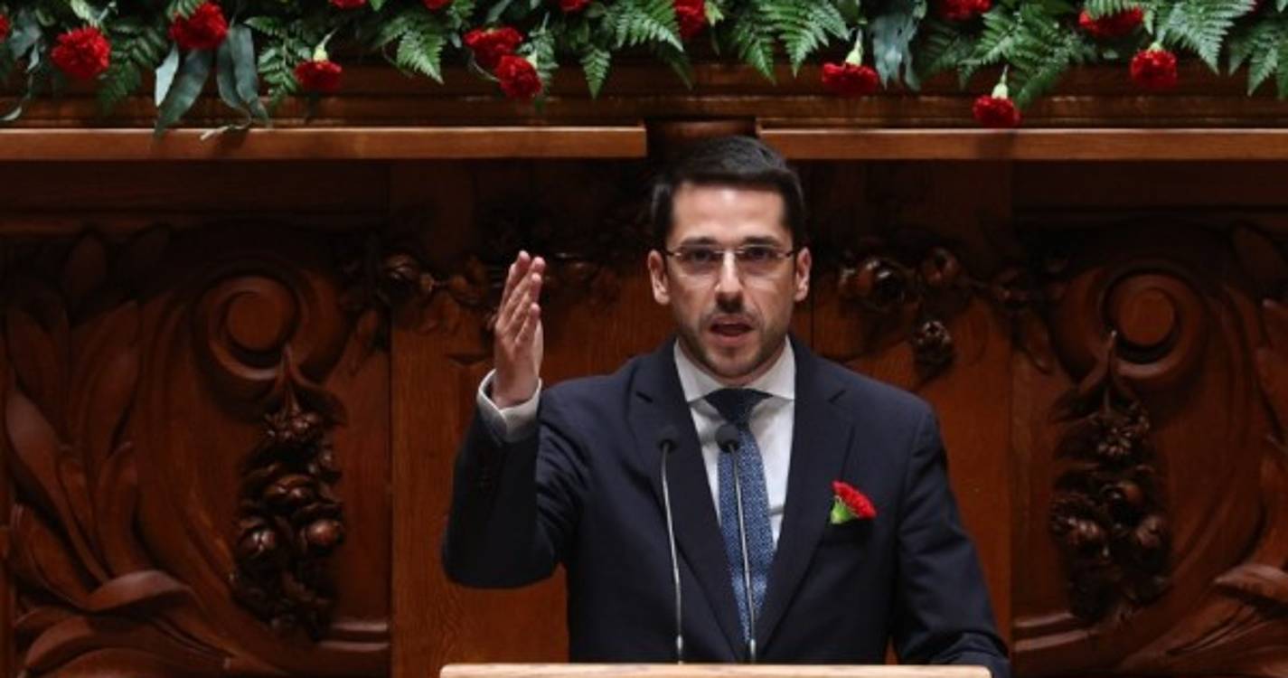 25 Abril: PS salienta que democracia exige respeito pelos mandatos que o povo confere