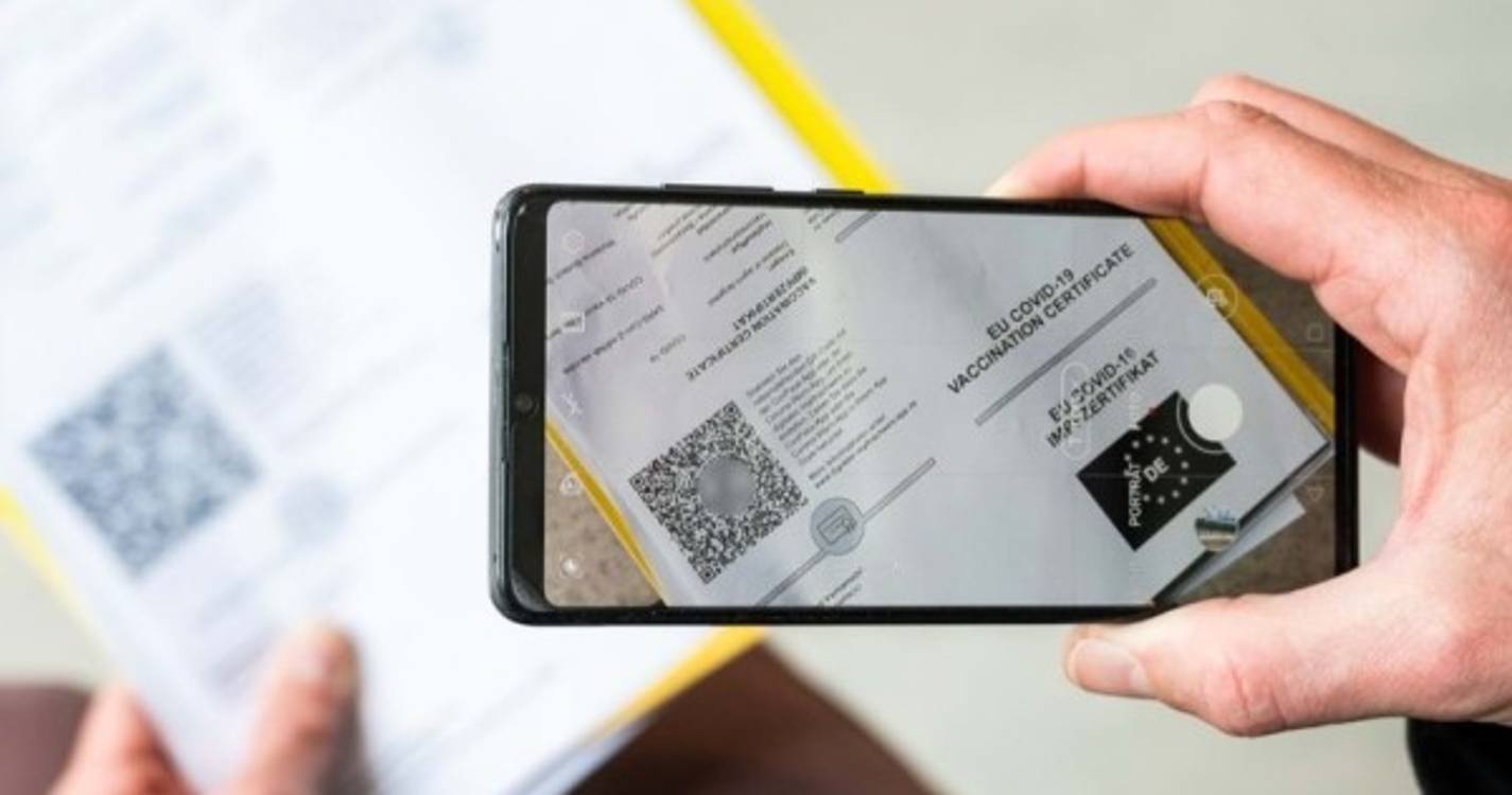 Covid-19: Polícia espanhola desmantela rede que falsificava certificados digitais