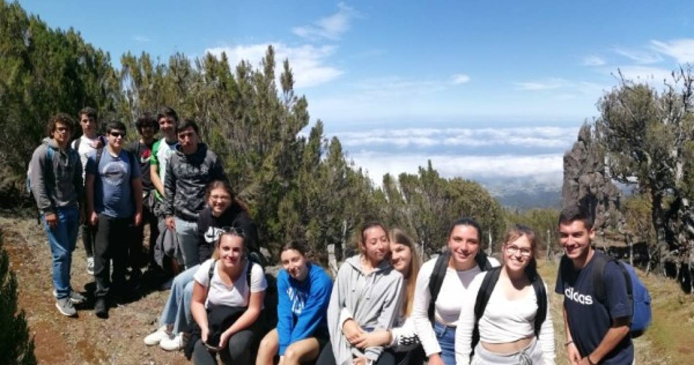 Alunos da Escola de Santana assinalam Dia do Geólogo com roteiro