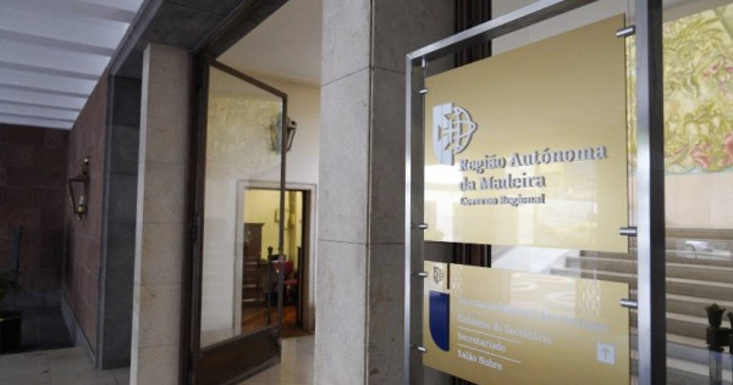 Administração Pública Regional tem passivo acumulado superior a 136 milhões
