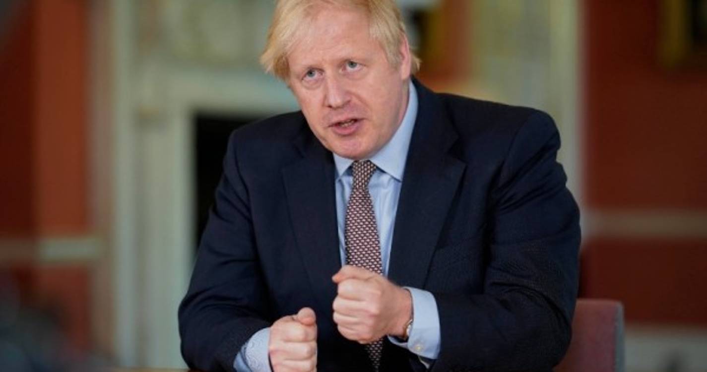 Boris Johnson rejeita apelos de ministros para que se demita