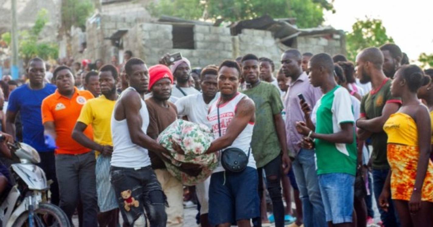 Quatro mortos e dezenas de feridos após sismo de 4,9 no Haiti