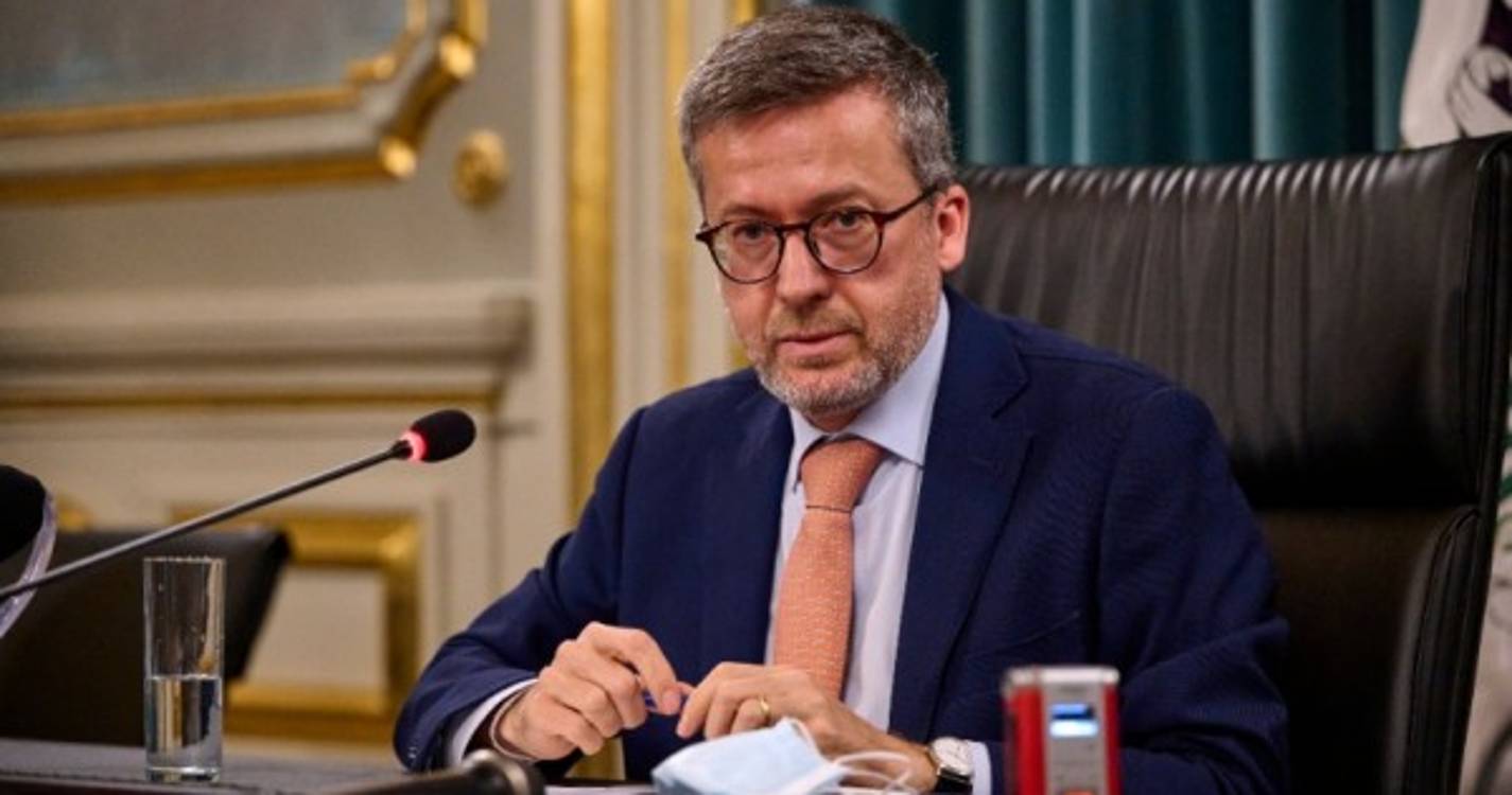 Carlos Moedas acusa oposição de "soberba" devido a alterações ao trânsito