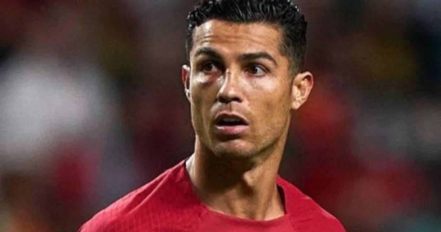 É oficial, Cristiano Ronaldo começa jogo no banco