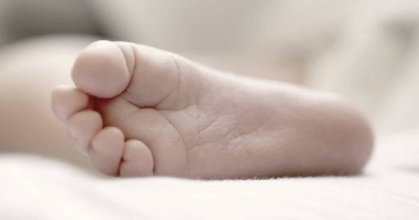 Covid-19: Bebé de sete meses é uma das mortes registadas nas últimas 24 horas em Portugal