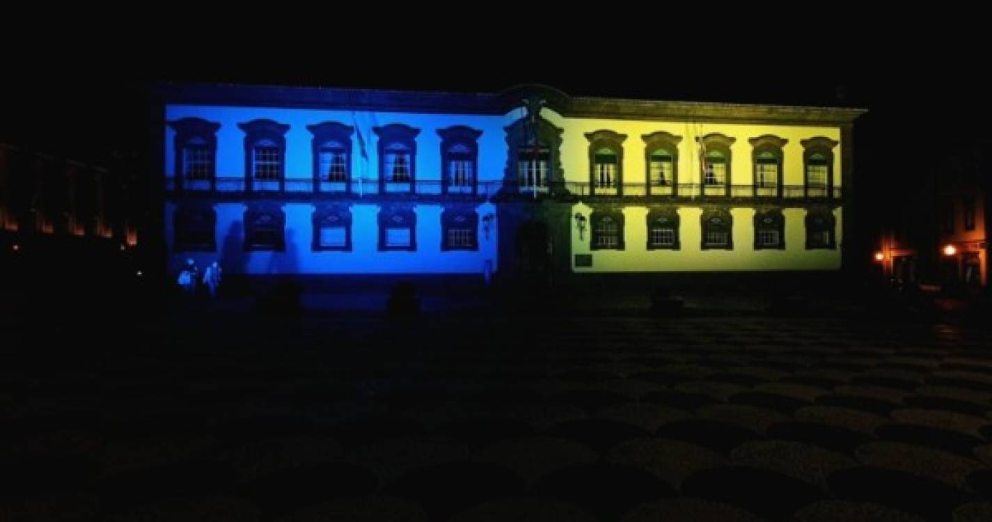 Câmara do Funchal com as cores da Ucrânia