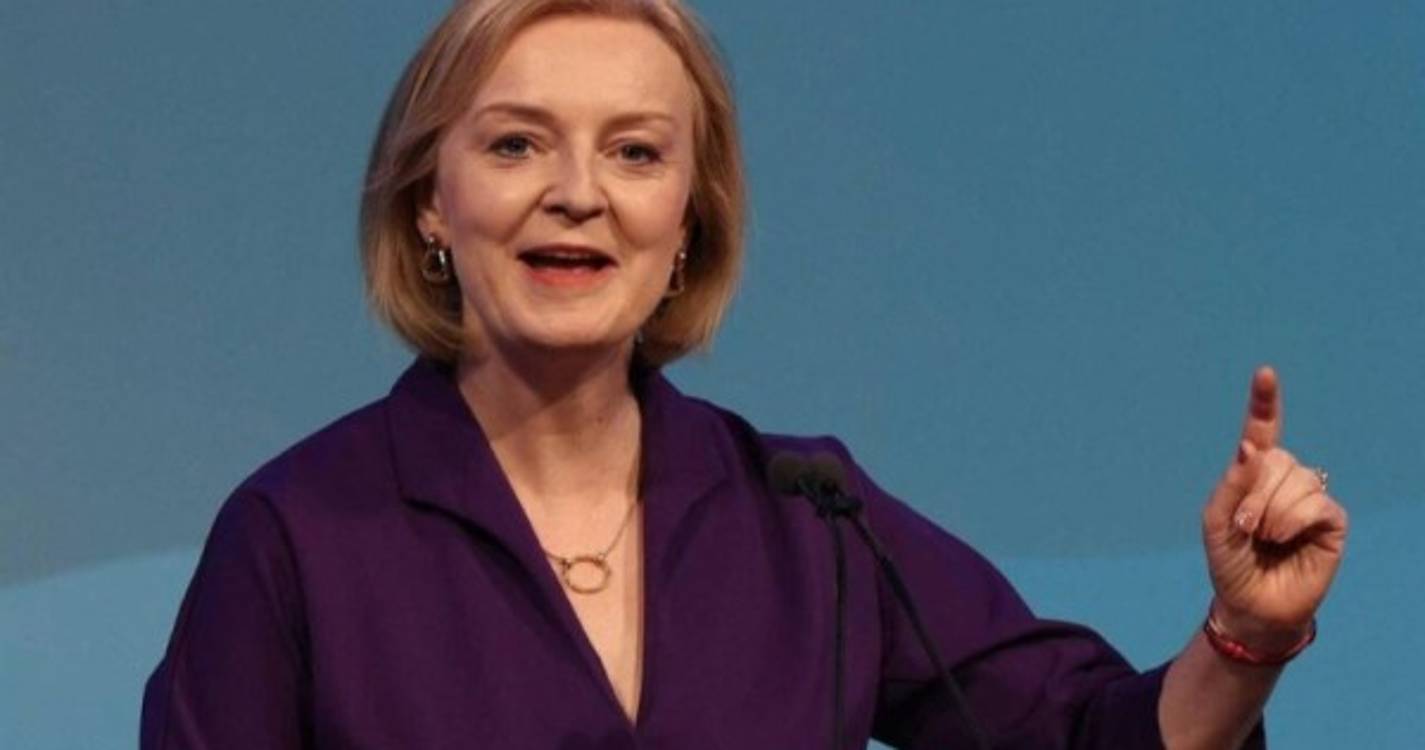 Partidos da oposição britânica culpam PM Liz Truss e pedem demissão