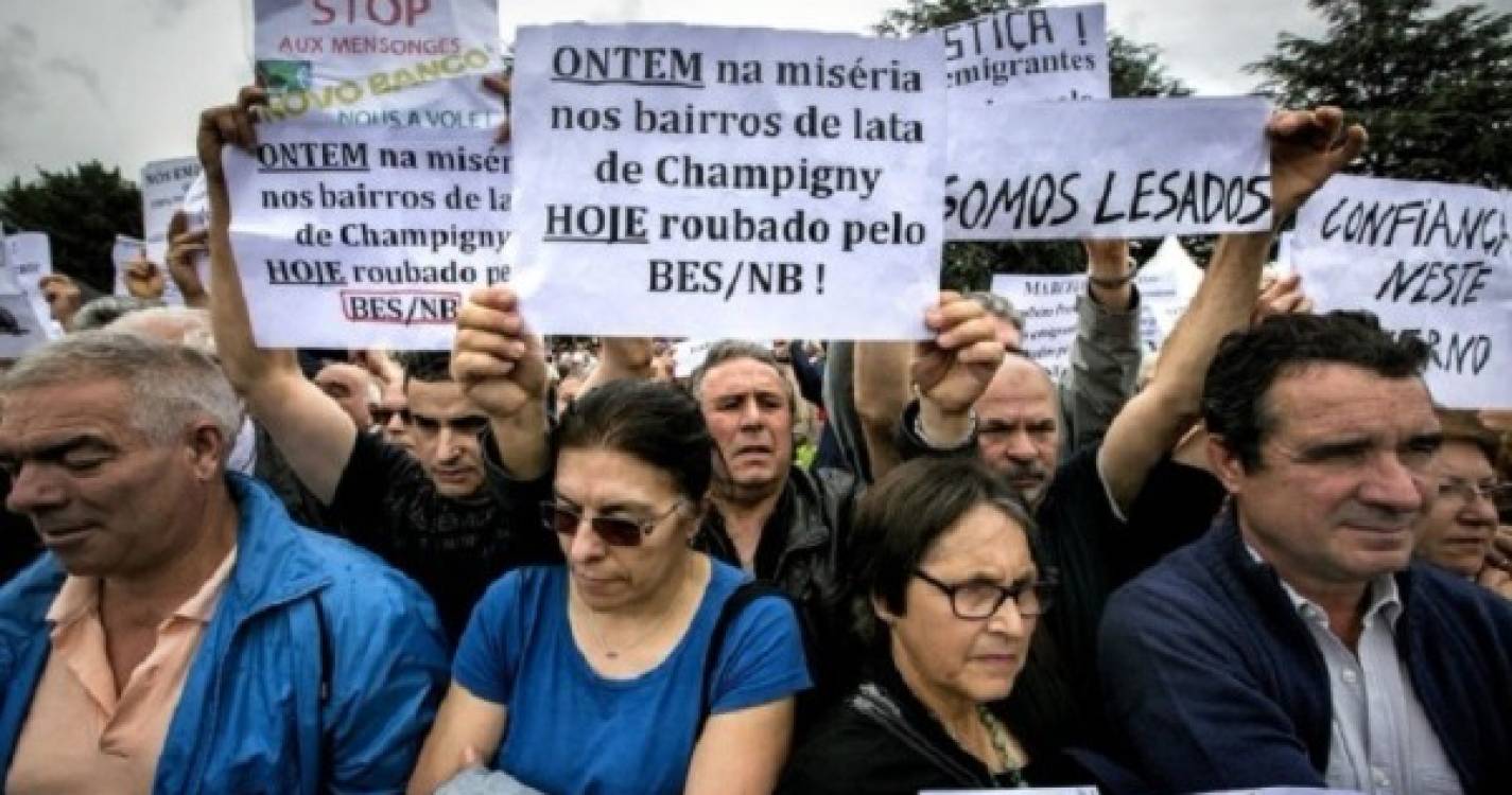 BES: Emigrantes Lesados manifestam-se em Paris no 1.º dia das presidenciais