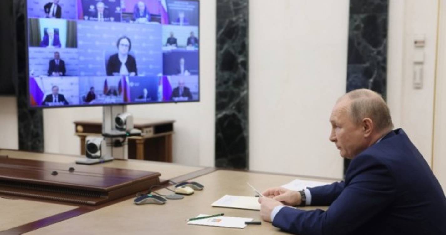 Ucrânia: Putin diz que UE comete "suicídio económico" ao vetar energia russa