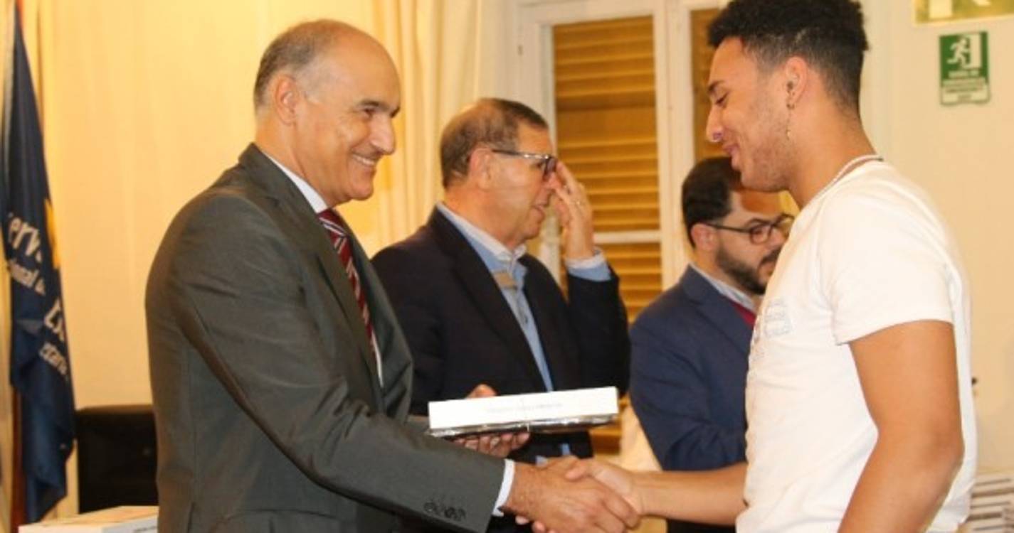 45 alunos do Conservatório receberam tablets com manuais digitais