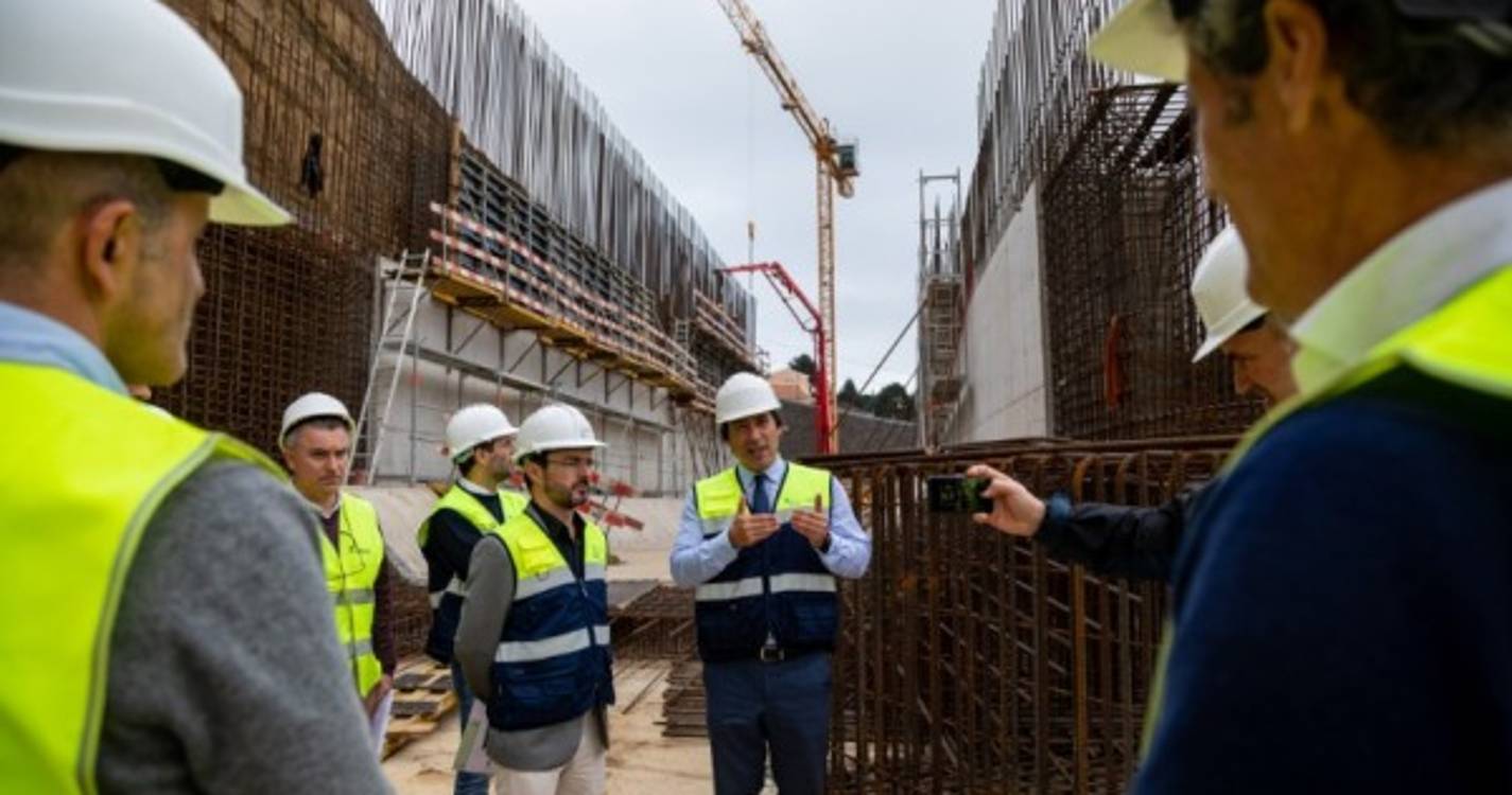 Estrutura de betão do novo hospital começa a ser construída