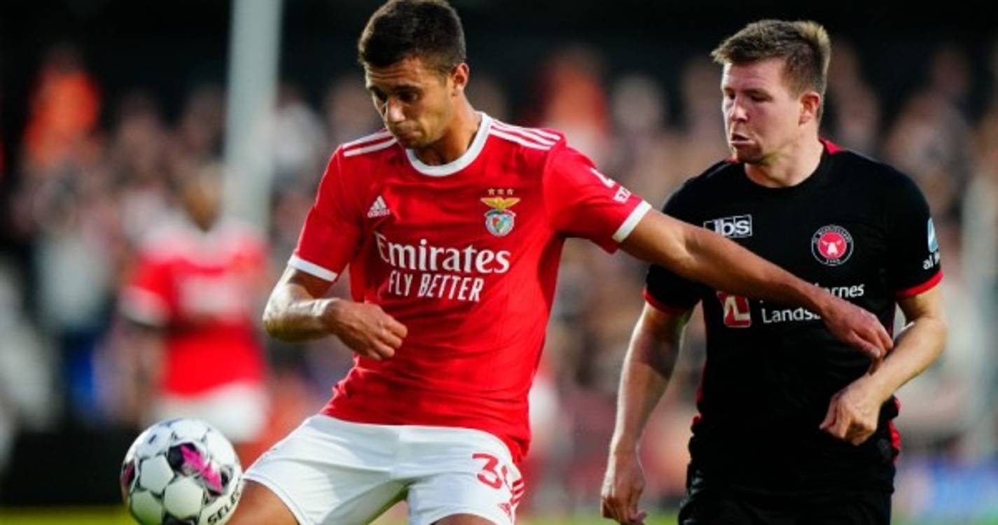 Benfica oficializa empréstimo de Henrique Araújo ao Famalicão