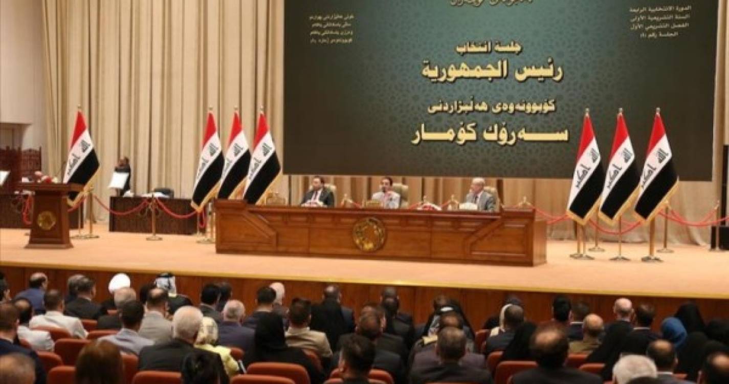 Posse de 64 novos deputados dá maioria a xiitas pró-Irão no parlamento iraquiano