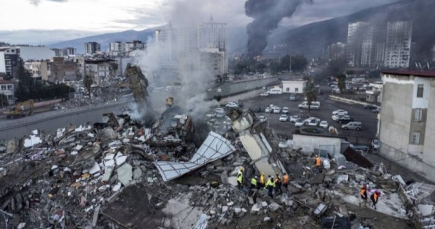 Turquia/Sismo: Operações de buscas suspensas, exceto em duas províncias turcas