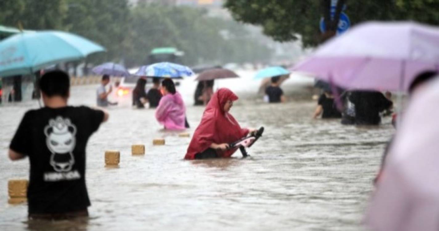 Número de mortes por inundações na China sobe de 12 para 25