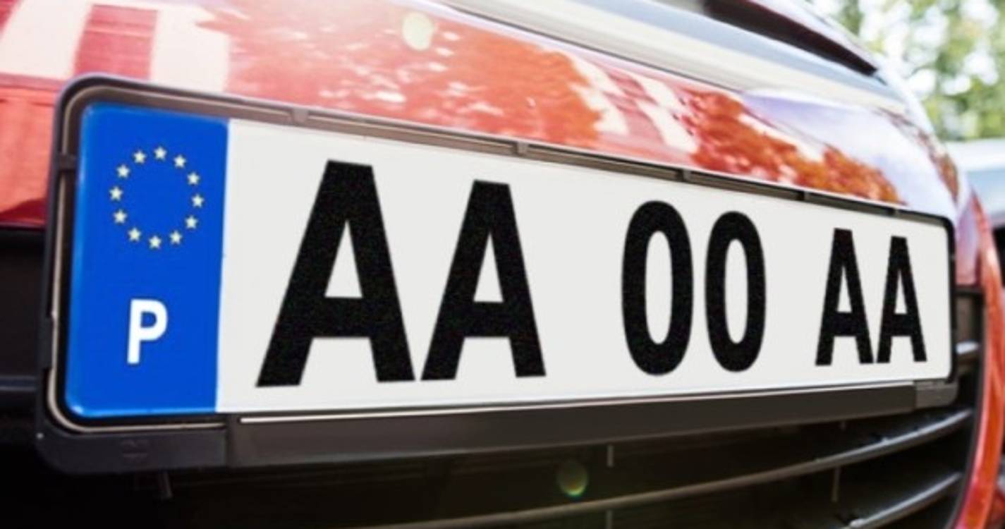 Registos de matrículas de veículos na UE caíram 20,6% em abril