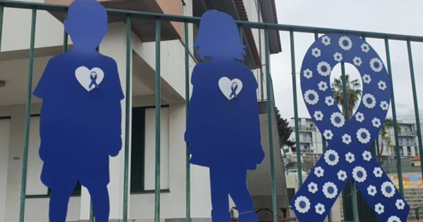 Turma da escola Dr. Horácio Bento de Gouveia em ação de sensibilização sobre os maus-tratos