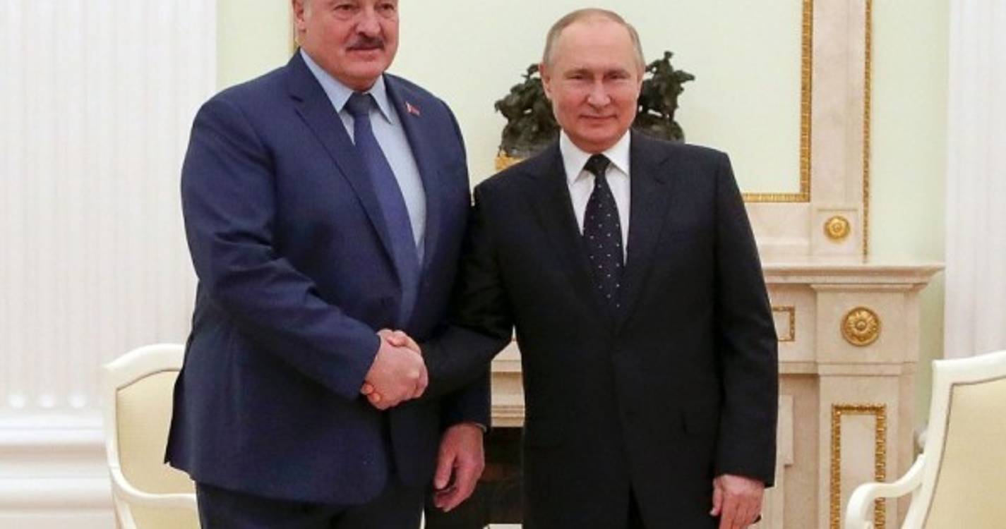 Ucrânia: Putin na Bielorrúsia para conversações com aliado Lukashenko