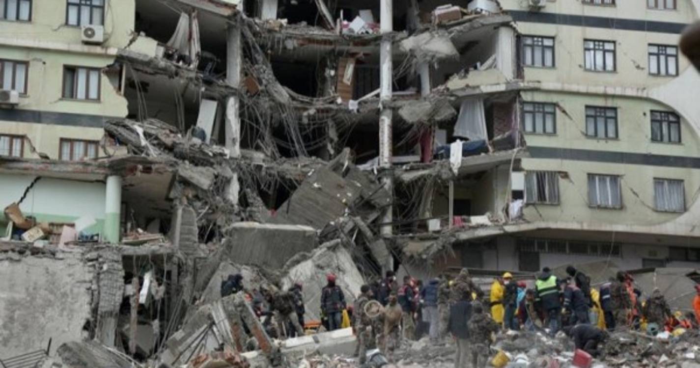 Turquia/Sismo: OMS destina três milhões de dólares para ajuda de emergência