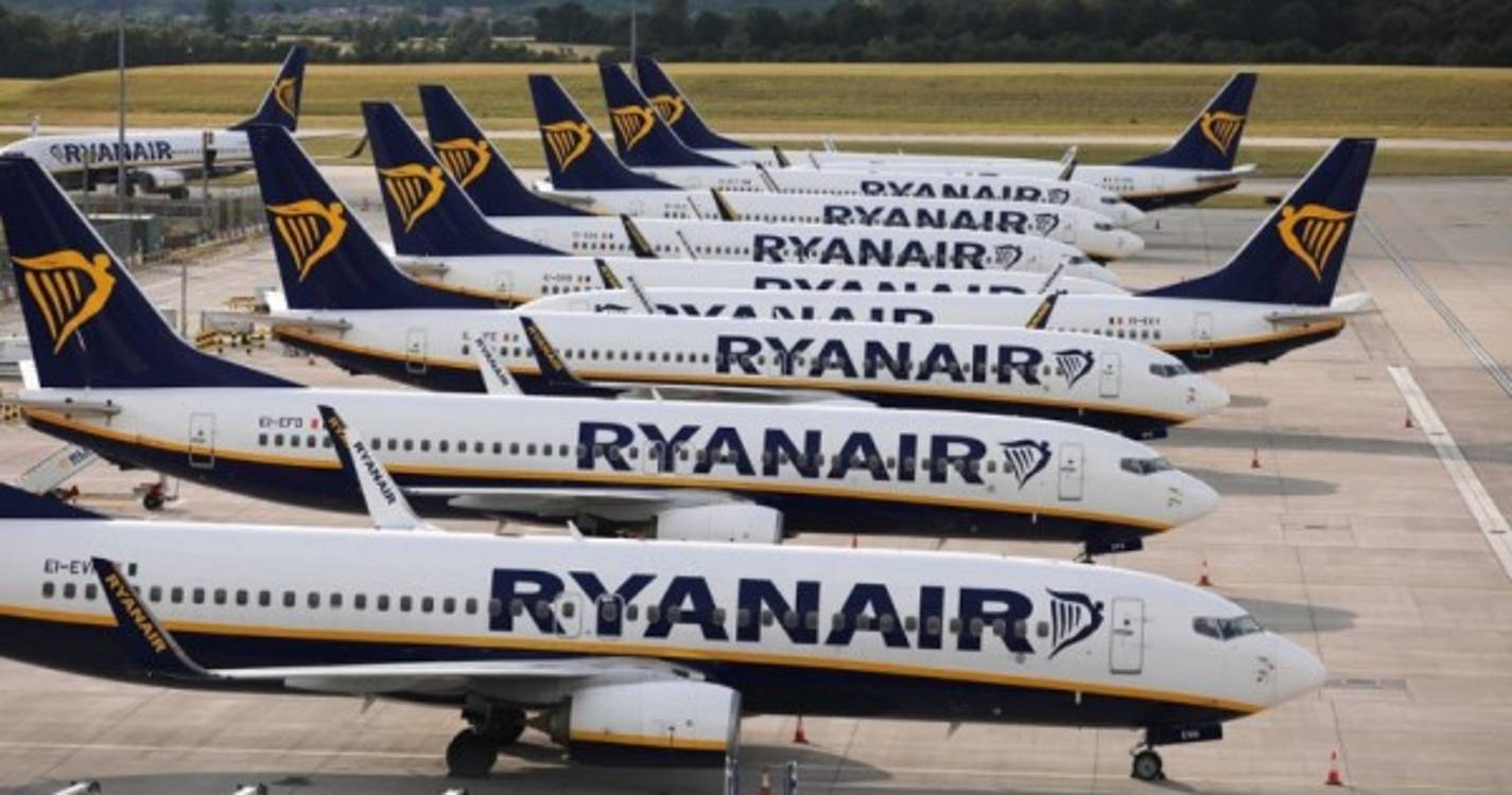 Ryanair anuncia novas reduções no calendário de voos para este trimestre