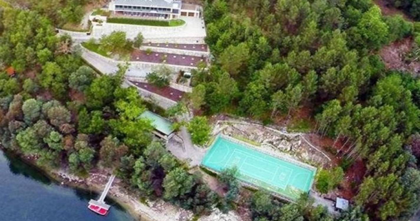 Cristiano Ronaldo ofereceu móveis da casa no Gerês a famílias da aldeia