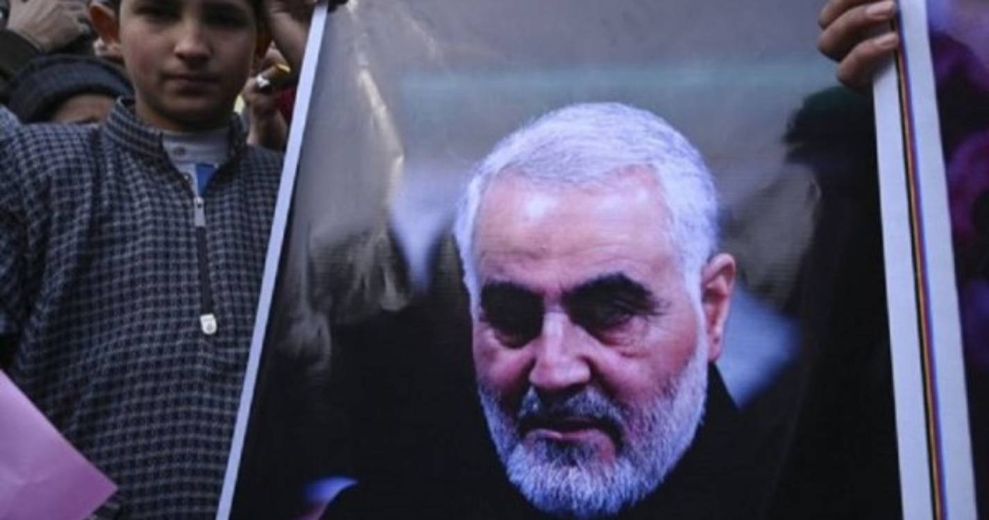 Incendiada estátua do general Qassem Soleimani visto como ‘mártir’ no Irão